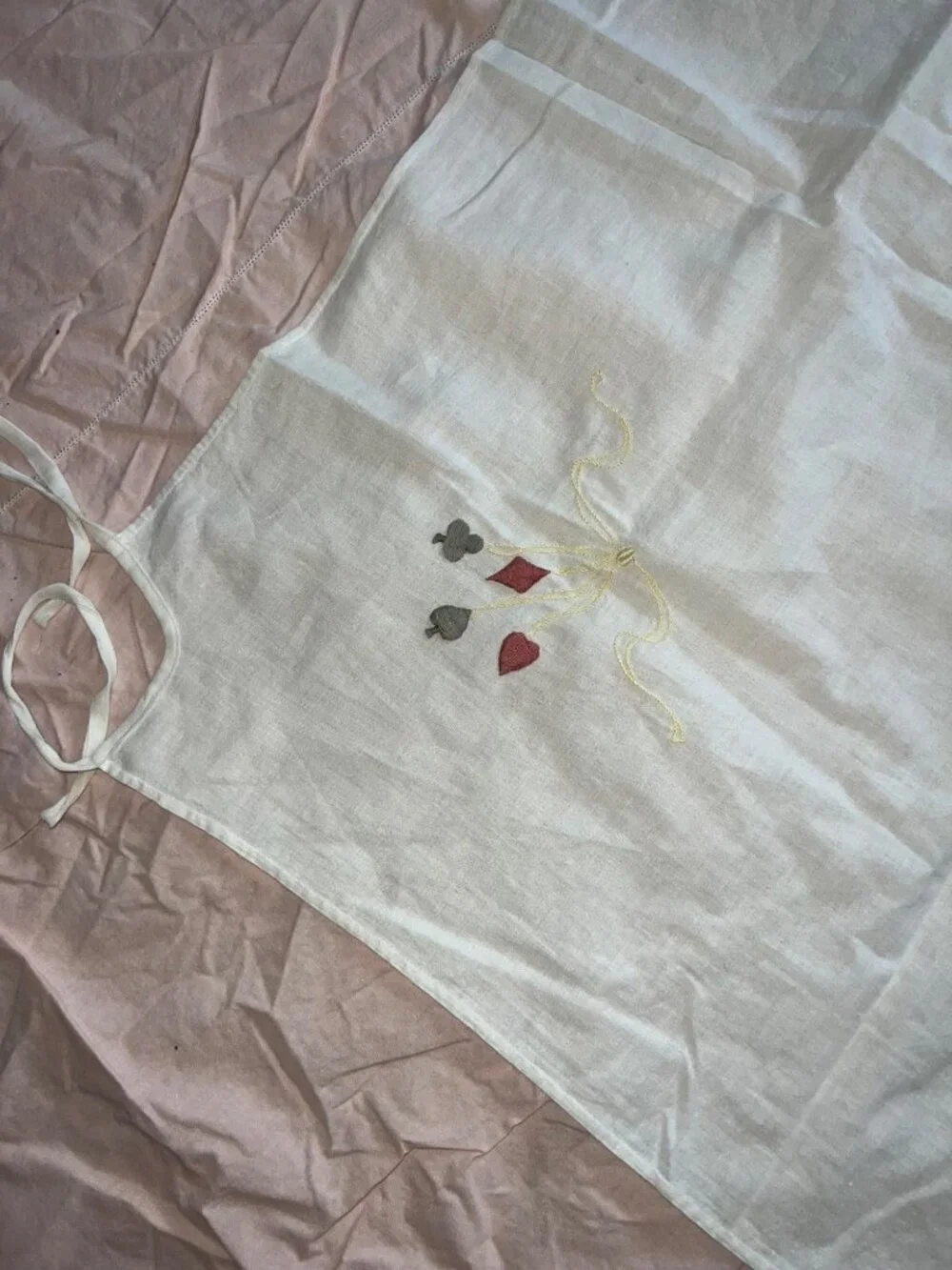 VTG  White Linen Tablecloth Hand-Embroidered Card Suits Yellow Bow Bridge Poker
